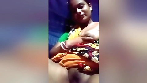 Hairy bhabhi shows her shaved pussy in her amateur video