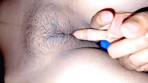 Indian hairy girl gets fucked in her pussy in amateur porn