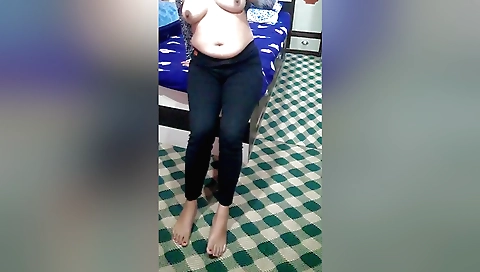 Indian girl has a tight pussy in homemade solo video