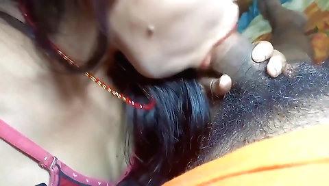 Indian amateur video with a brunette babe sucking on her dick